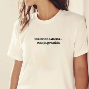 Moteriški balti marškinėliai „Kiekviena Diena"